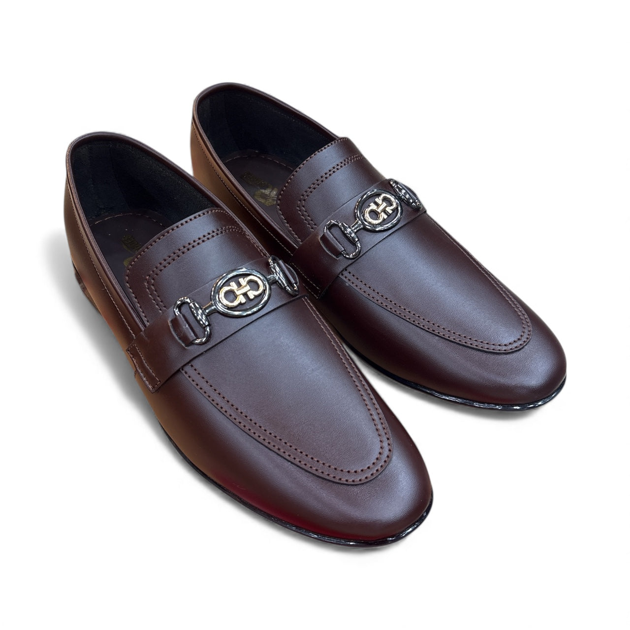 Noir Crest” Polished Emblem Loafer Brown 3014